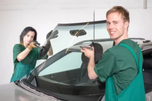 Key Factors to Consider Before Hiring a Windshield Repair Technician